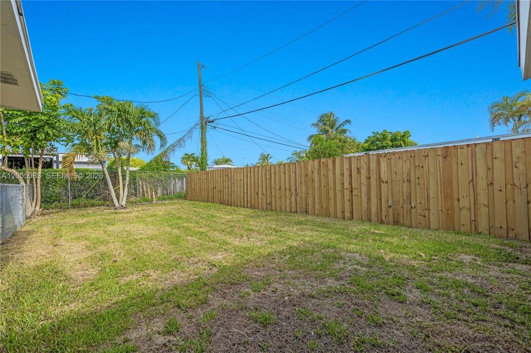 For Sale: $550,000 (5 beds, 3 baths, 1662 Square Feet)