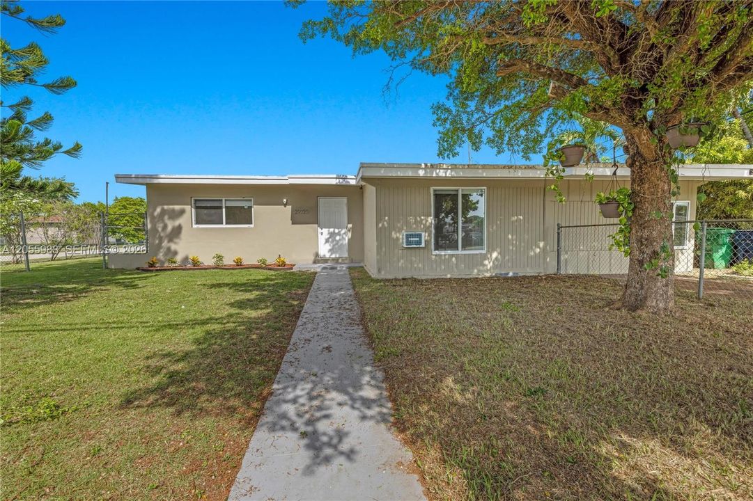 For Sale: $550,000 (5 beds, 3 baths, 1662 Square Feet)