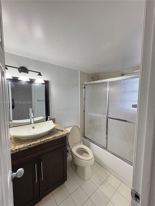 For Sale: $225,000 (2 beds, 2 baths, 926 Square Feet)
