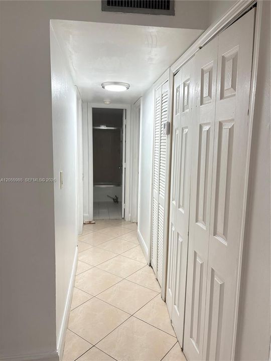 For Sale: $225,000 (2 beds, 2 baths, 926 Square Feet)