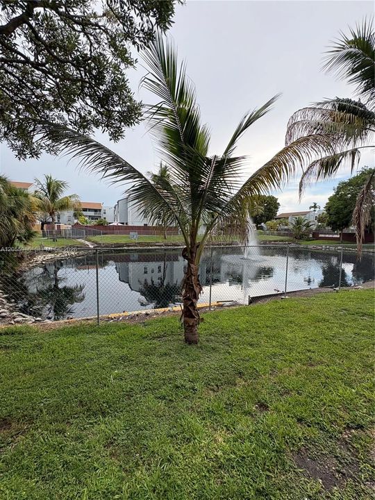 For Sale: $225,000 (2 beds, 2 baths, 926 Square Feet)