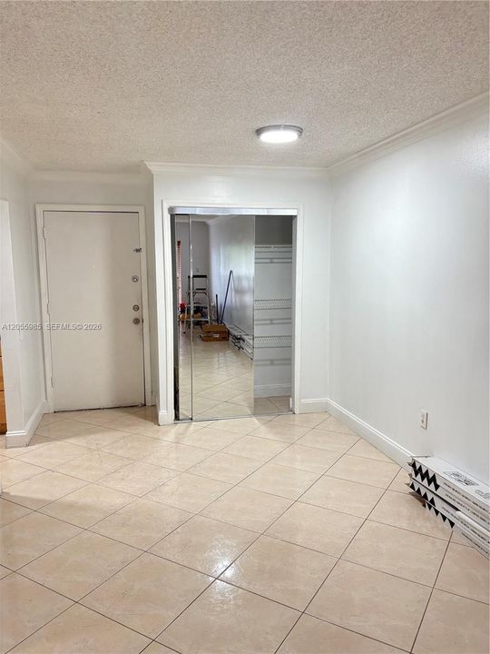 For Sale: $225,000 (2 beds, 2 baths, 926 Square Feet)