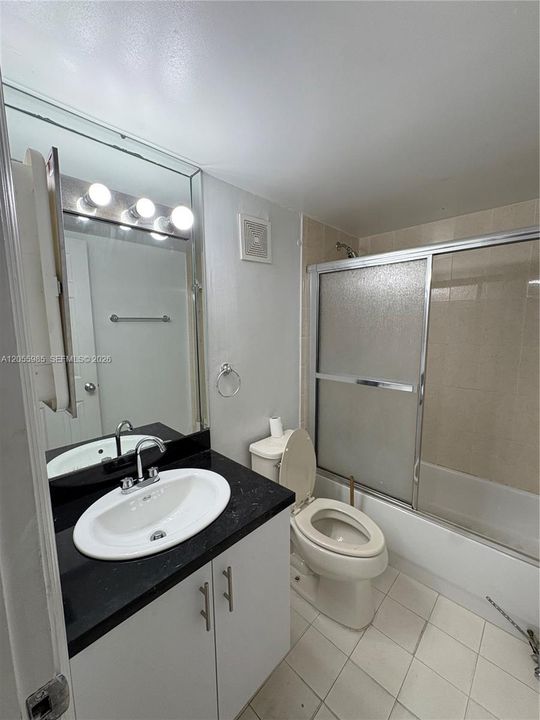 For Sale: $225,000 (2 beds, 2 baths, 926 Square Feet)