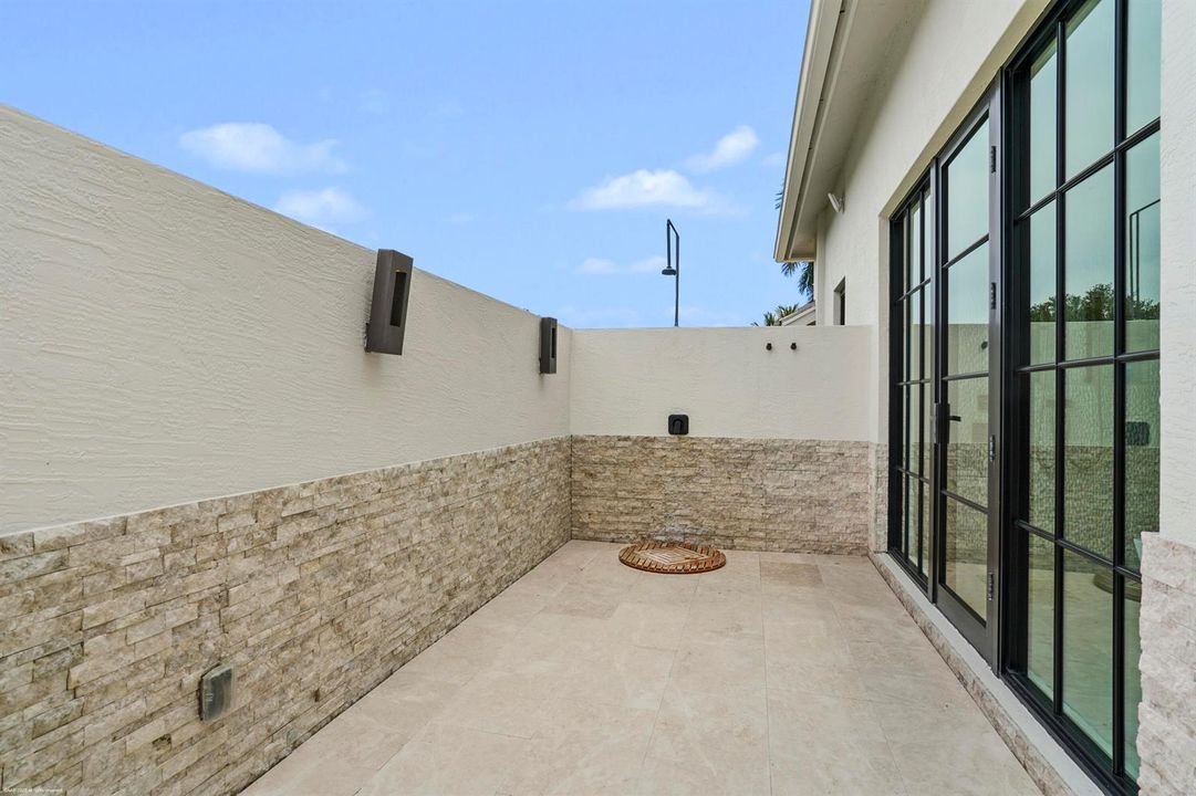 15590 Sea Mist Ln 051