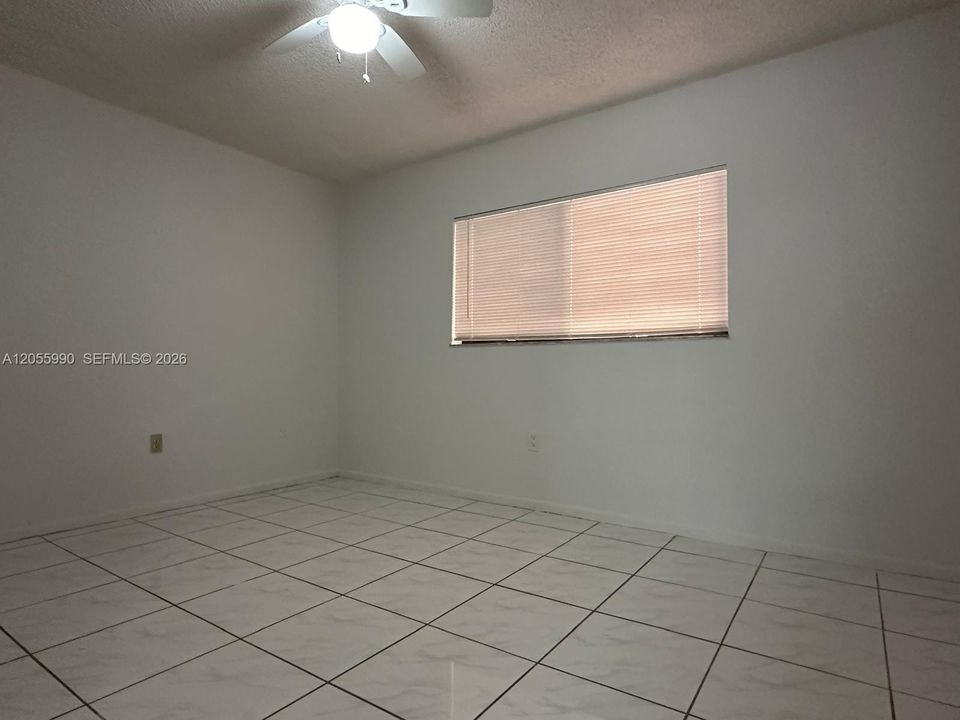 For Sale: $225,000 (2 beds, 2 baths, 965 Square Feet)