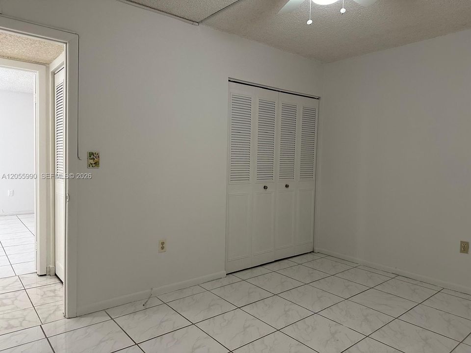 For Sale: $225,000 (2 beds, 2 baths, 965 Square Feet)