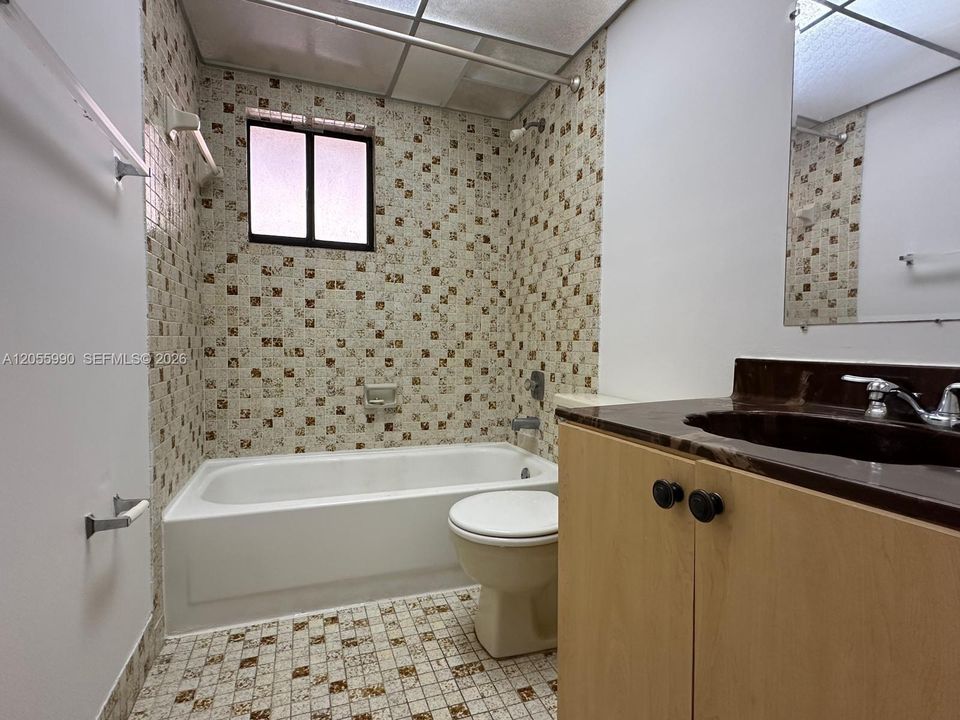 For Sale: $225,000 (2 beds, 2 baths, 965 Square Feet)