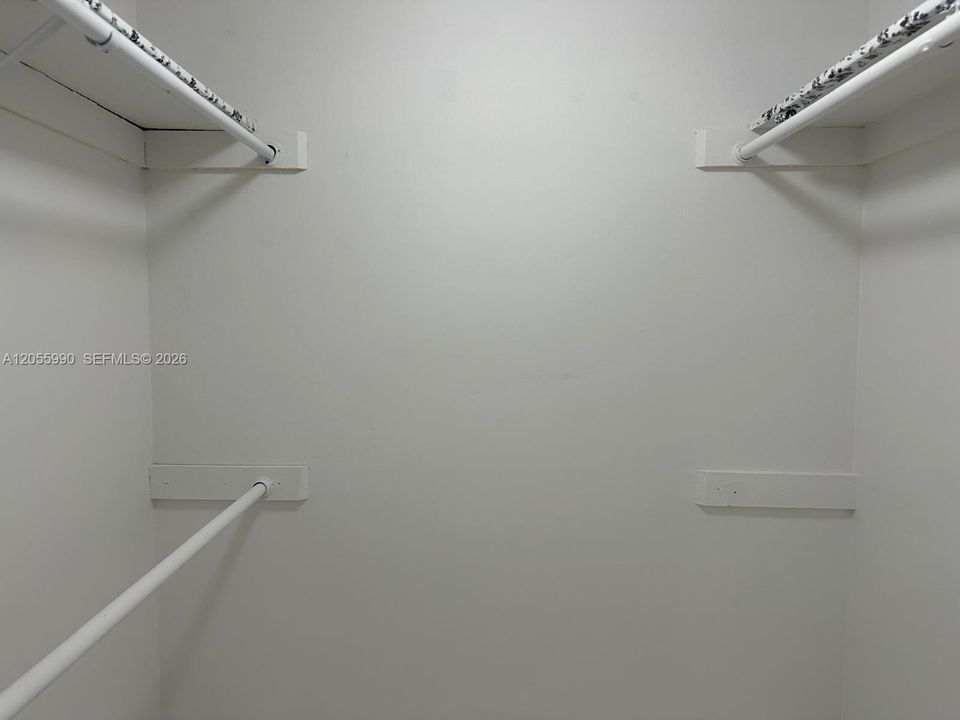 For Sale: $225,000 (2 beds, 2 baths, 965 Square Feet)