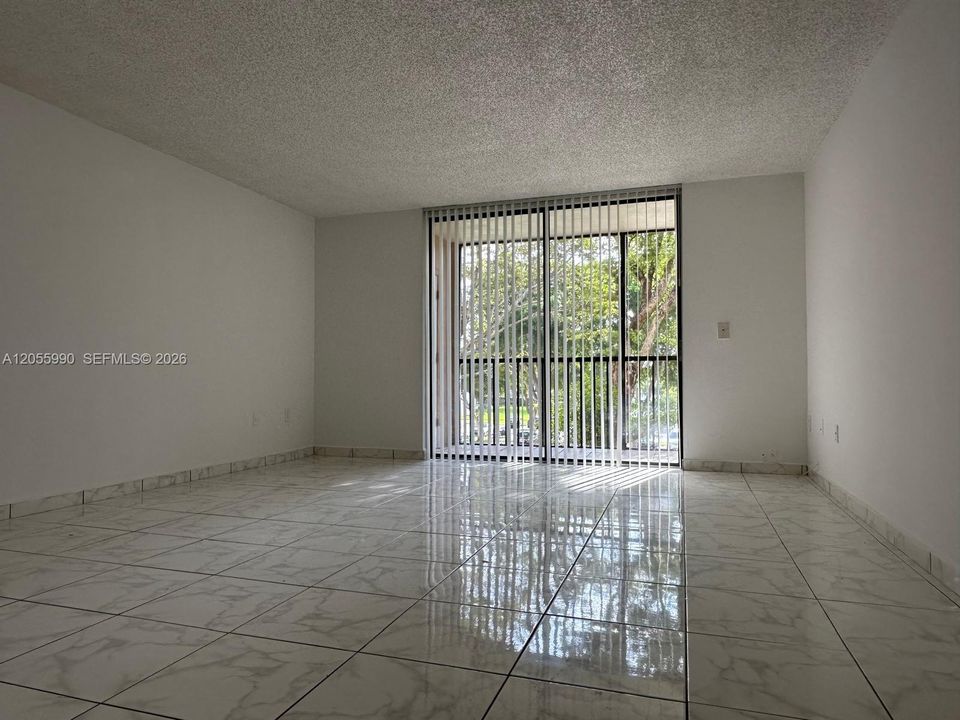 For Sale: $225,000 (2 beds, 2 baths, 965 Square Feet)