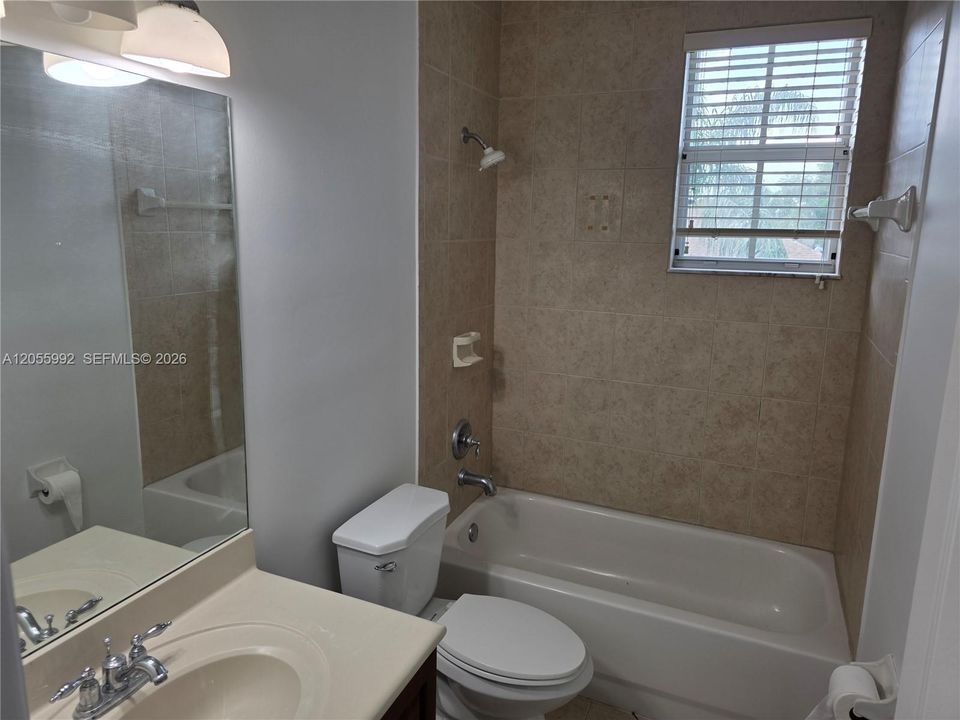 En Renta: $4,800 (5 camas, 3 baños, 2598 Pies cuadrados)