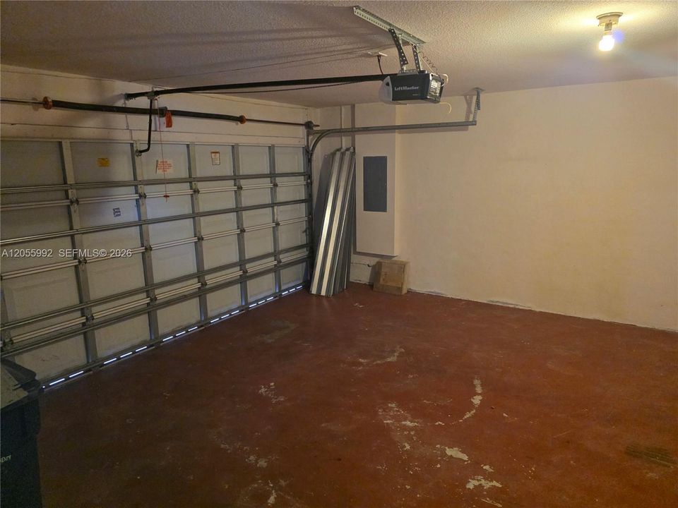 En Renta: $4,800 (5 camas, 3 baños, 2598 Pies cuadrados)