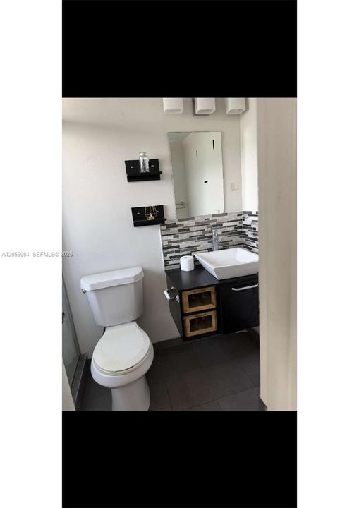 For Sale: $110,000 (1 beds, 1 baths, 700 Square Feet)
