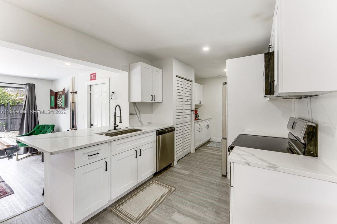 For Sale: $640,000 (3 beds, 2 baths, 1215 Square Feet)