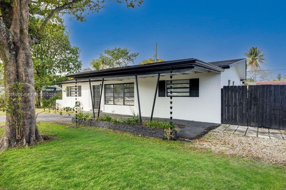 For Sale: $640,000 (3 beds, 2 baths, 1215 Square Feet)