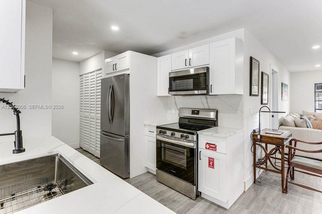 For Sale: $640,000 (3 beds, 2 baths, 1215 Square Feet)