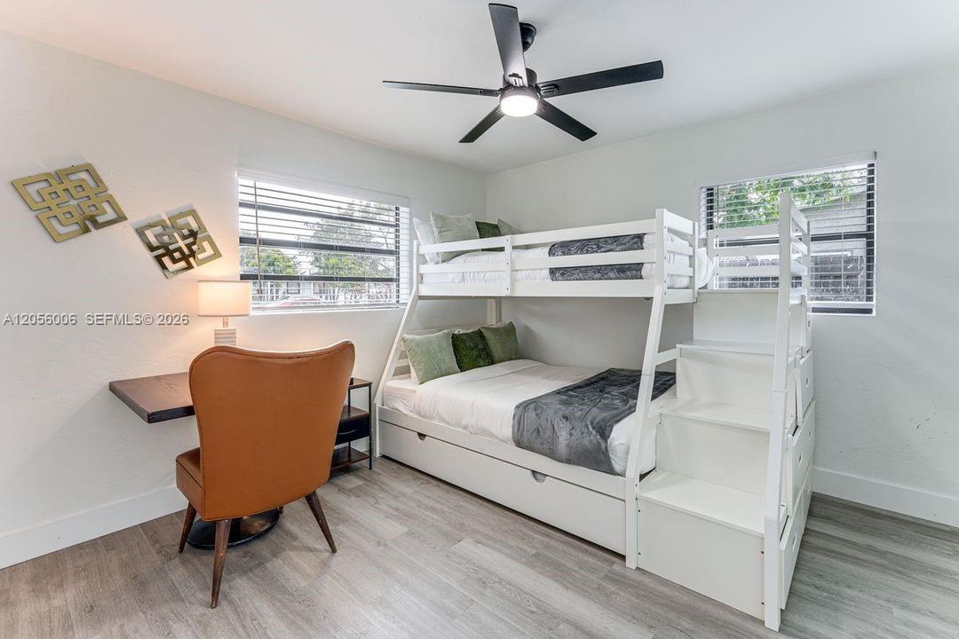 For Sale: $640,000 (3 beds, 2 baths, 1215 Square Feet)