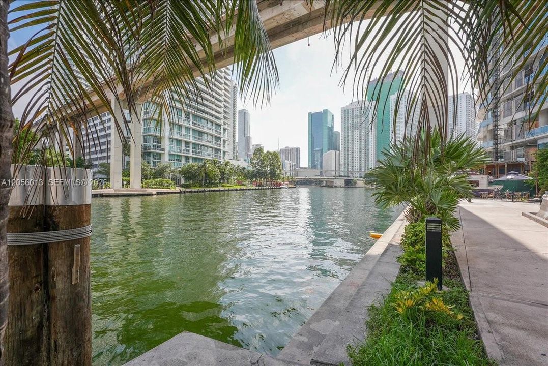 For Rent: $3,200 (1 beds, 1 baths, 868 Square Feet)