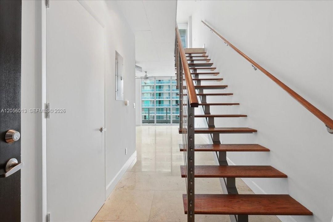 For Rent: $3,200 (1 beds, 1 baths, 868 Square Feet)