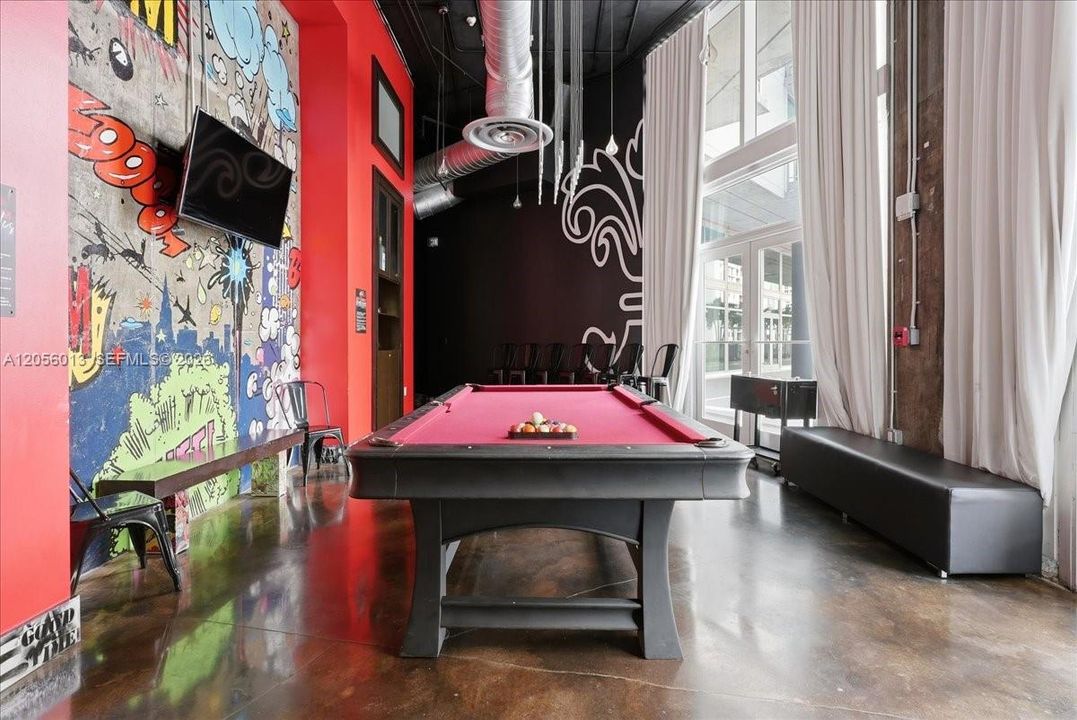 For Rent: $3,200 (1 beds, 1 baths, 868 Square Feet)