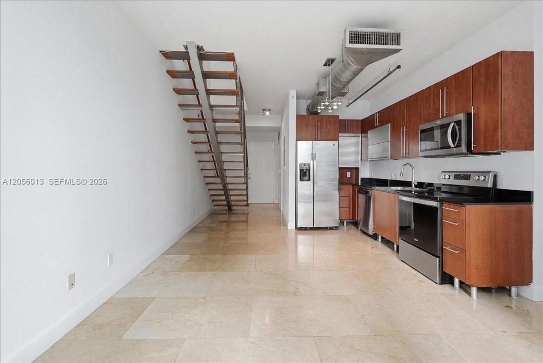 For Rent: $3,200 (1 beds, 1 baths, 868 Square Feet)