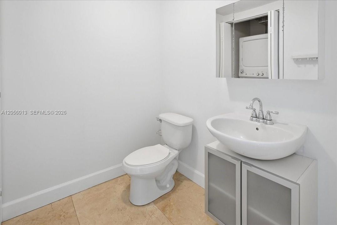 For Rent: $3,200 (1 beds, 1 baths, 868 Square Feet)