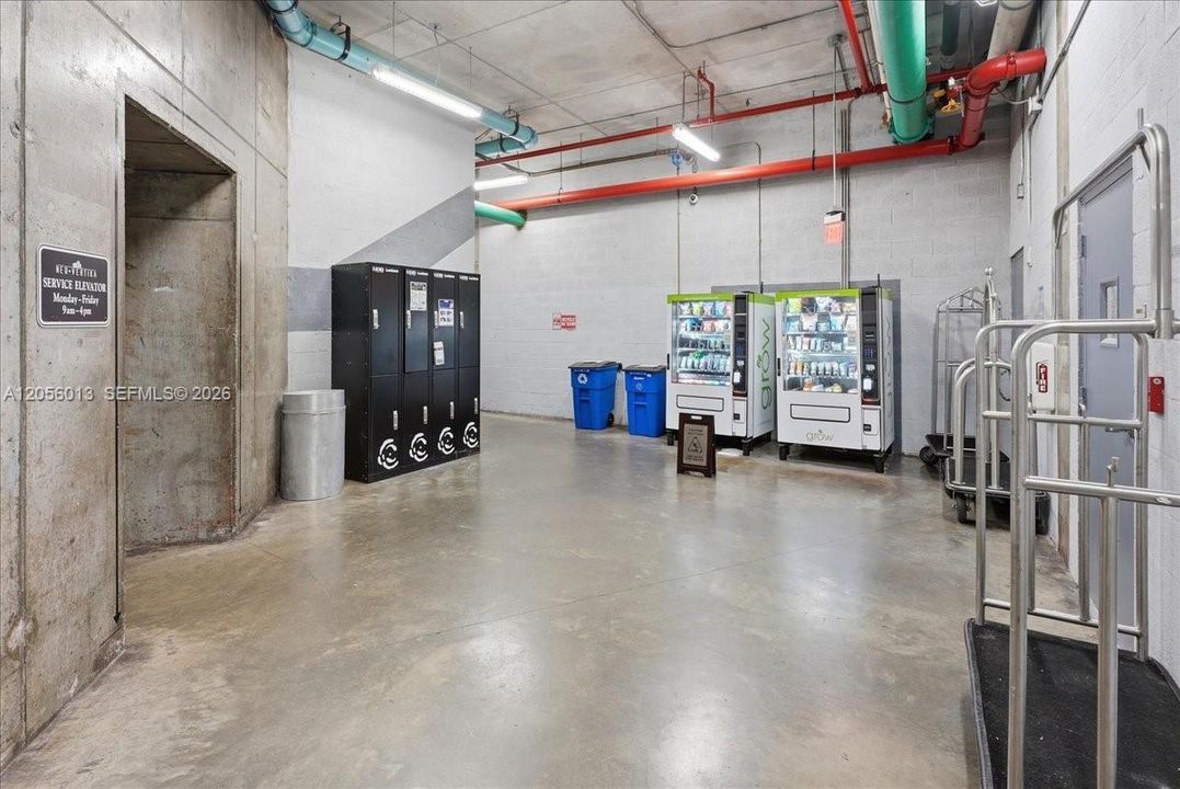 For Rent: $3,200 (1 beds, 1 baths, 868 Square Feet)