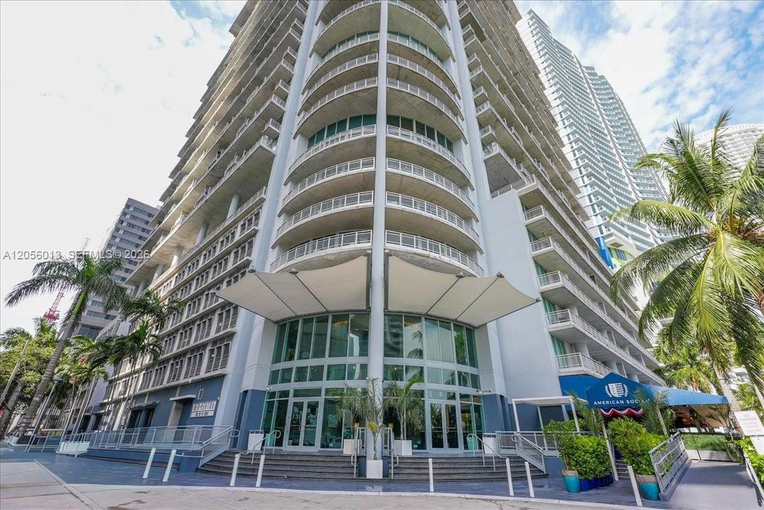 For Rent: $3,200 (1 beds, 1 baths, 868 Square Feet)
