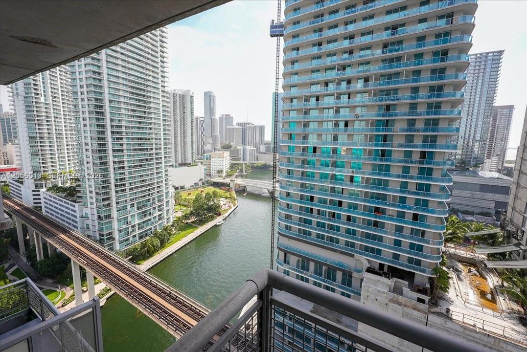 For Rent: $3,200 (1 beds, 1 baths, 868 Square Feet)