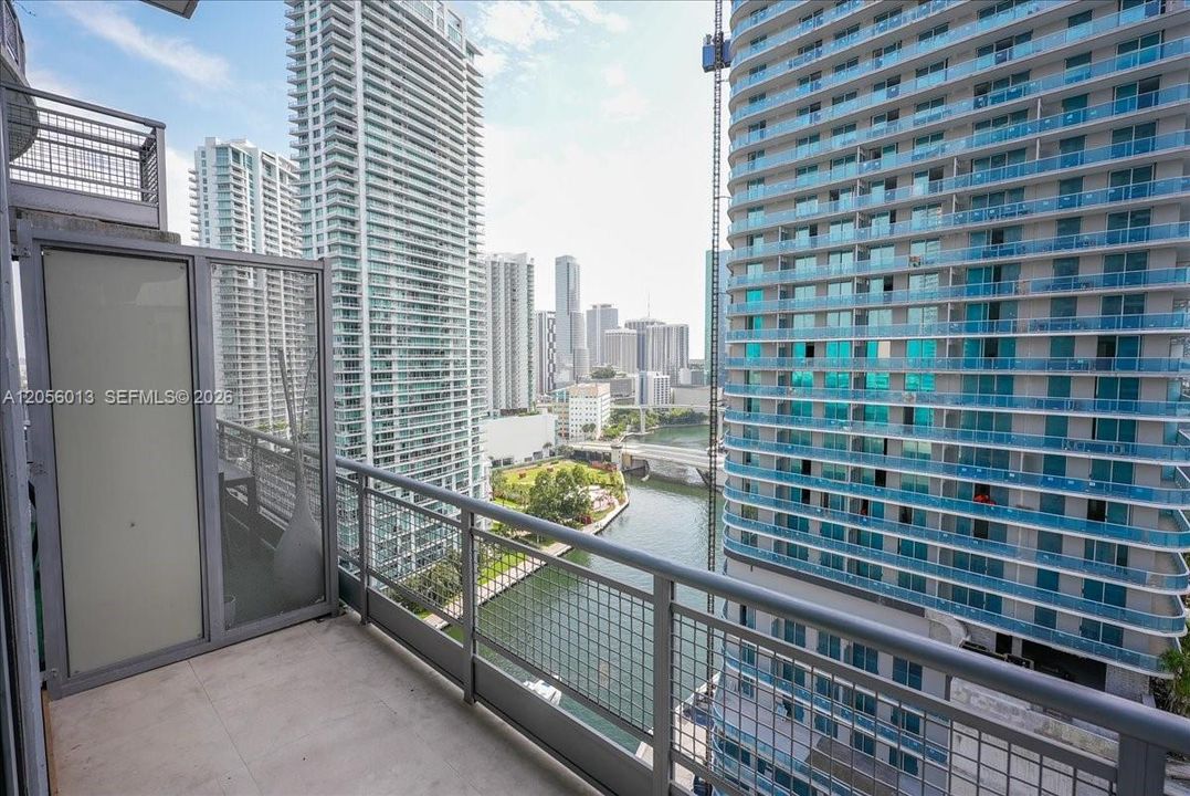 For Rent: $3,200 (1 beds, 1 baths, 868 Square Feet)