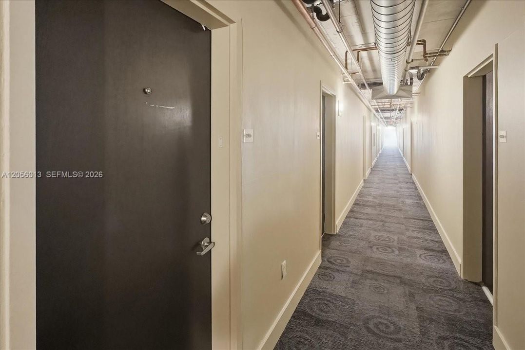 For Rent: $3,200 (1 beds, 1 baths, 868 Square Feet)