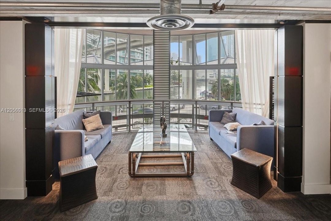 For Rent: $3,200 (1 beds, 1 baths, 868 Square Feet)