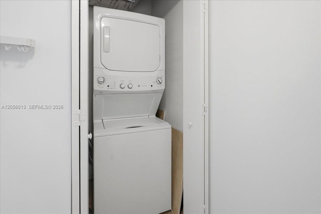 For Rent: $3,200 (1 beds, 1 baths, 868 Square Feet)
