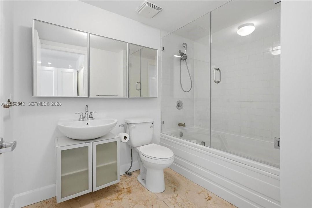 For Rent: $3,200 (1 beds, 1 baths, 868 Square Feet)