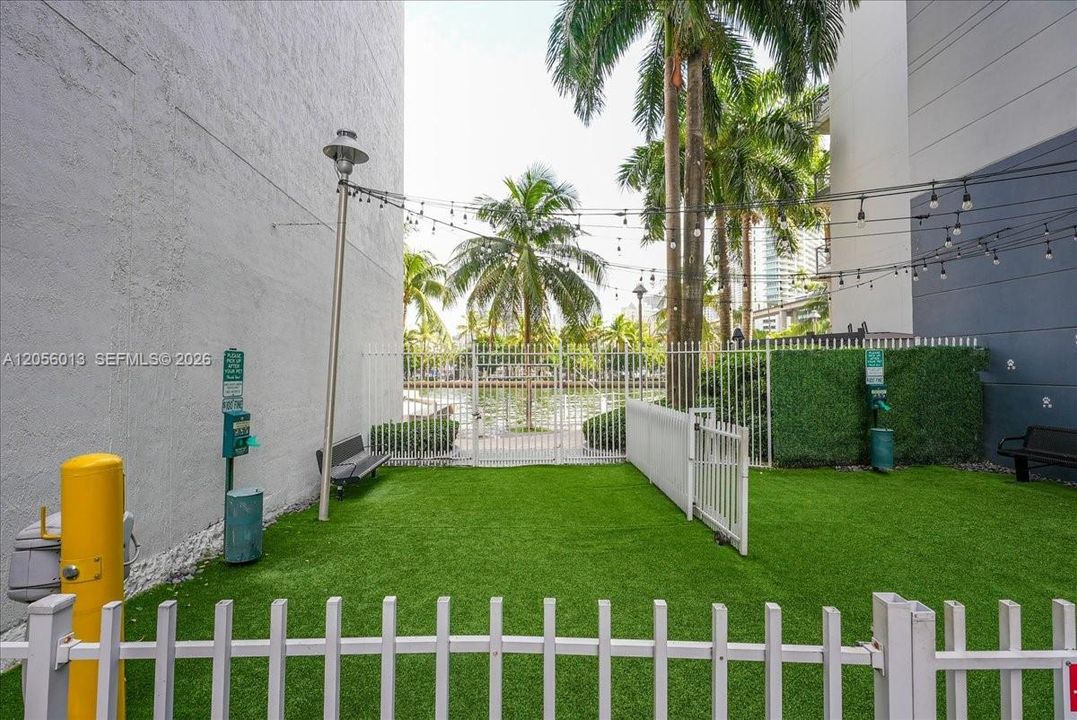 For Rent: $3,200 (1 beds, 1 baths, 868 Square Feet)