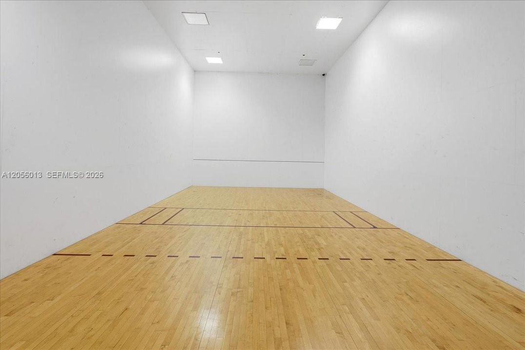 For Rent: $3,200 (1 beds, 1 baths, 868 Square Feet)