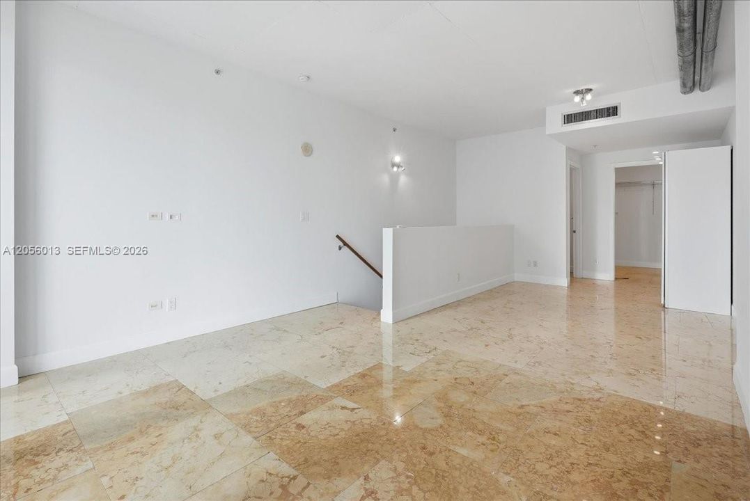 For Rent: $3,200 (1 beds, 1 baths, 868 Square Feet)