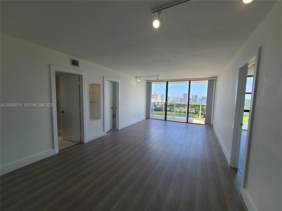 На продажу: $315,000 (2 спален, 2 ванн, 996 Квадратных фут)