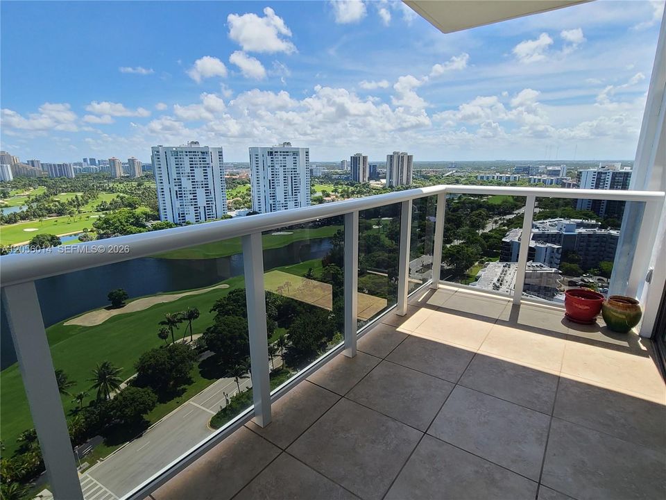 На продажу: $315,000 (2 спален, 2 ванн, 996 Квадратных фут)