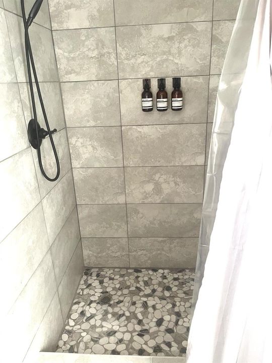 dukes shower