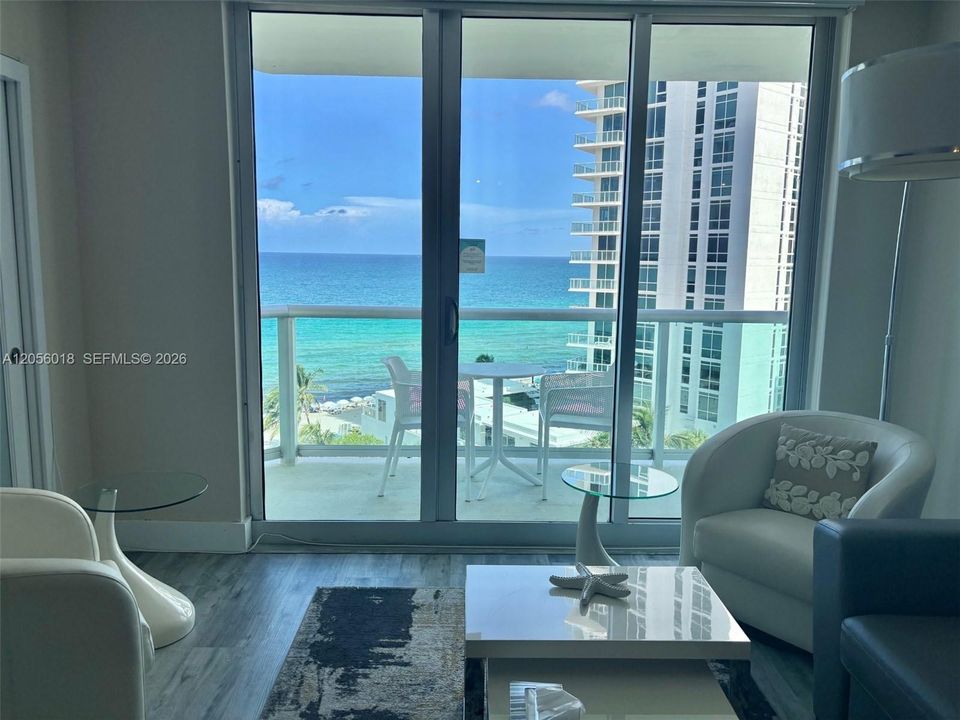 For Rent: $4,000 (2 beds, 1 baths, 1070 Square Feet)