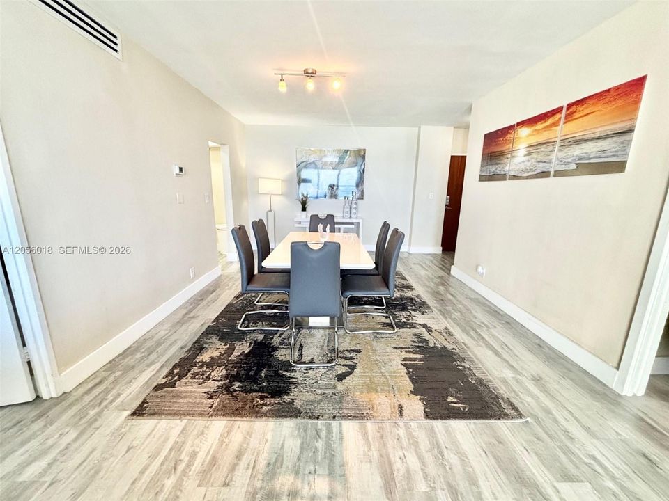 For Rent: $4,000 (2 beds, 1 baths, 1070 Square Feet)