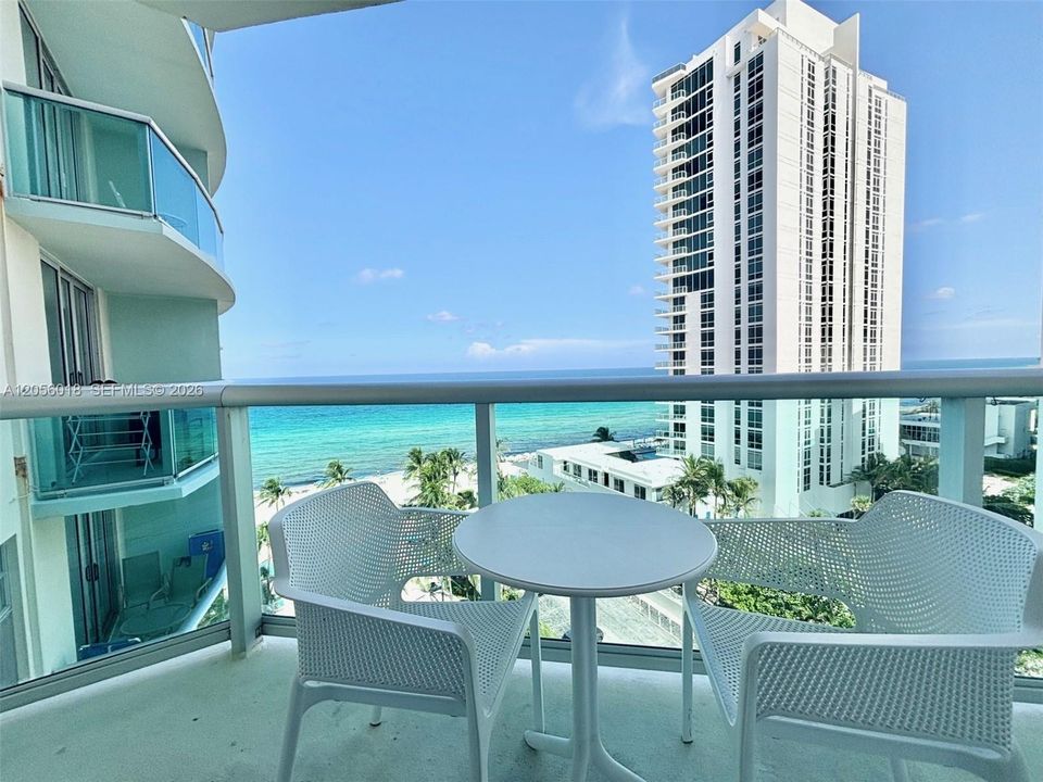 For Rent: $4,000 (2 beds, 1 baths, 1070 Square Feet)