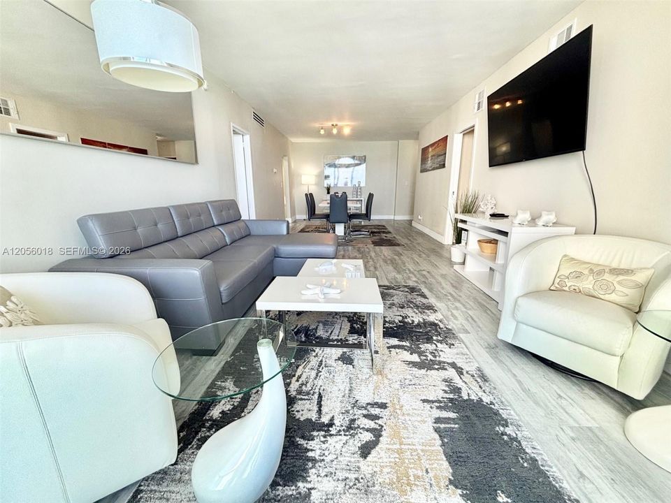 For Rent: $4,000 (2 beds, 1 baths, 1070 Square Feet)