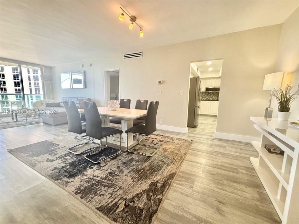 For Rent: $4,000 (2 beds, 1 baths, 1070 Square Feet)