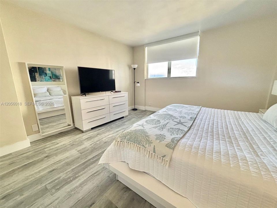 For Rent: $4,000 (2 beds, 1 baths, 1070 Square Feet)