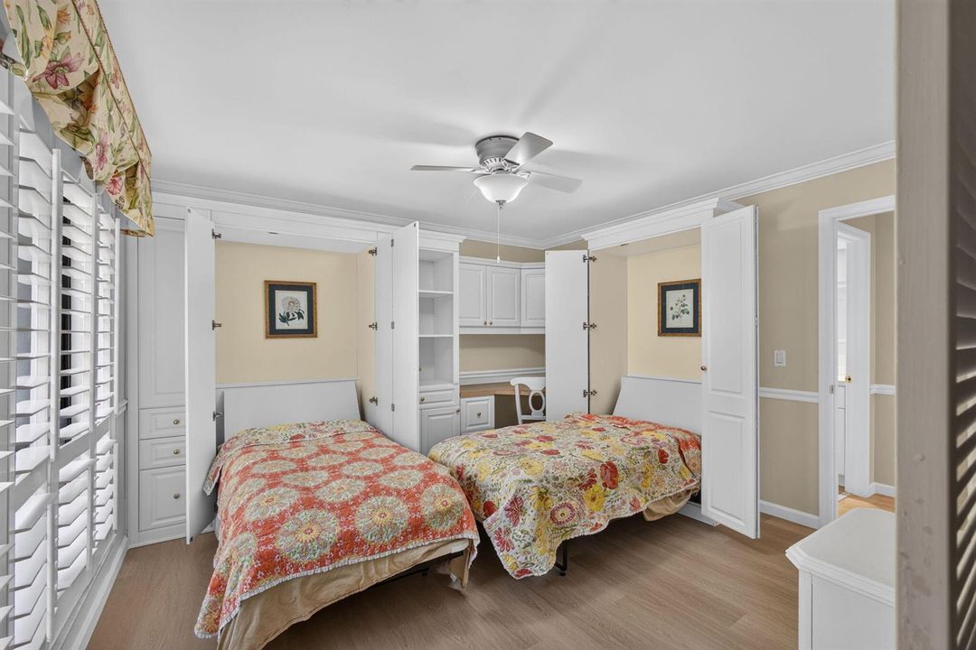 MURPHY BEDS
