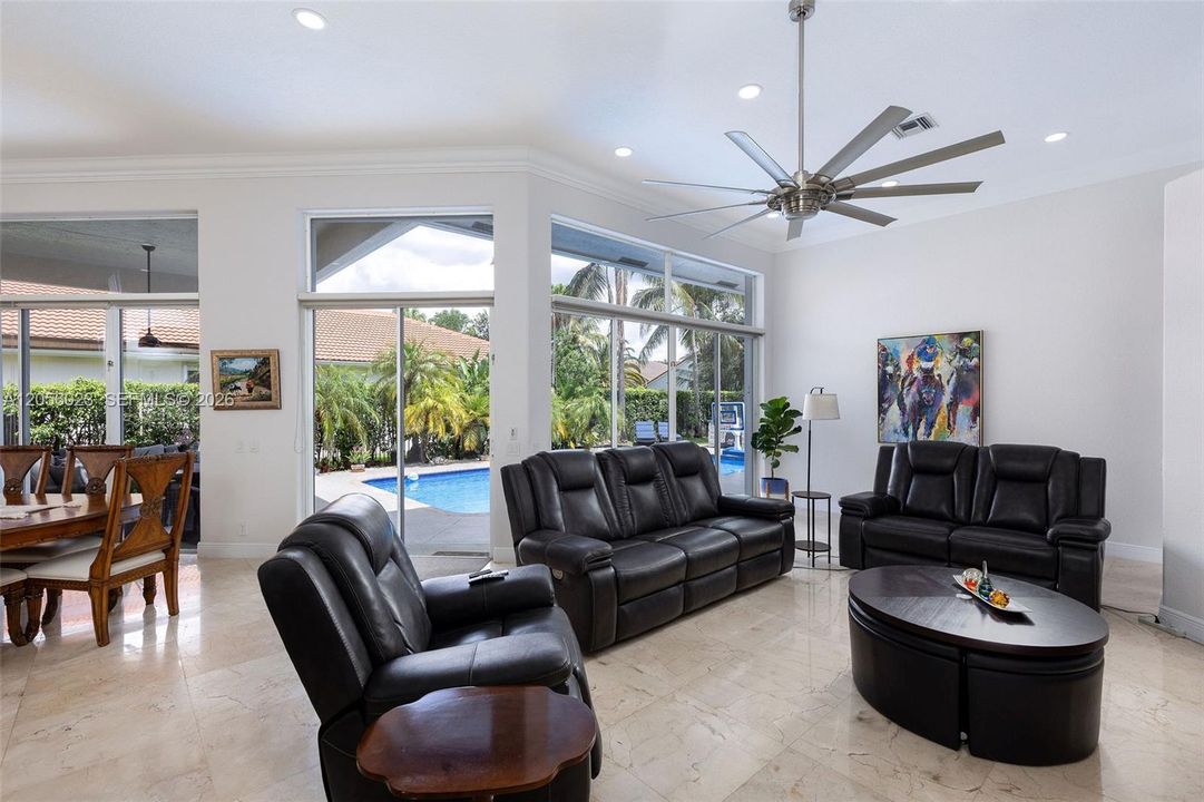 Activo con contrato: $1,320,000 (5 camas, 4 baños, 3060 Pies cuadrados)