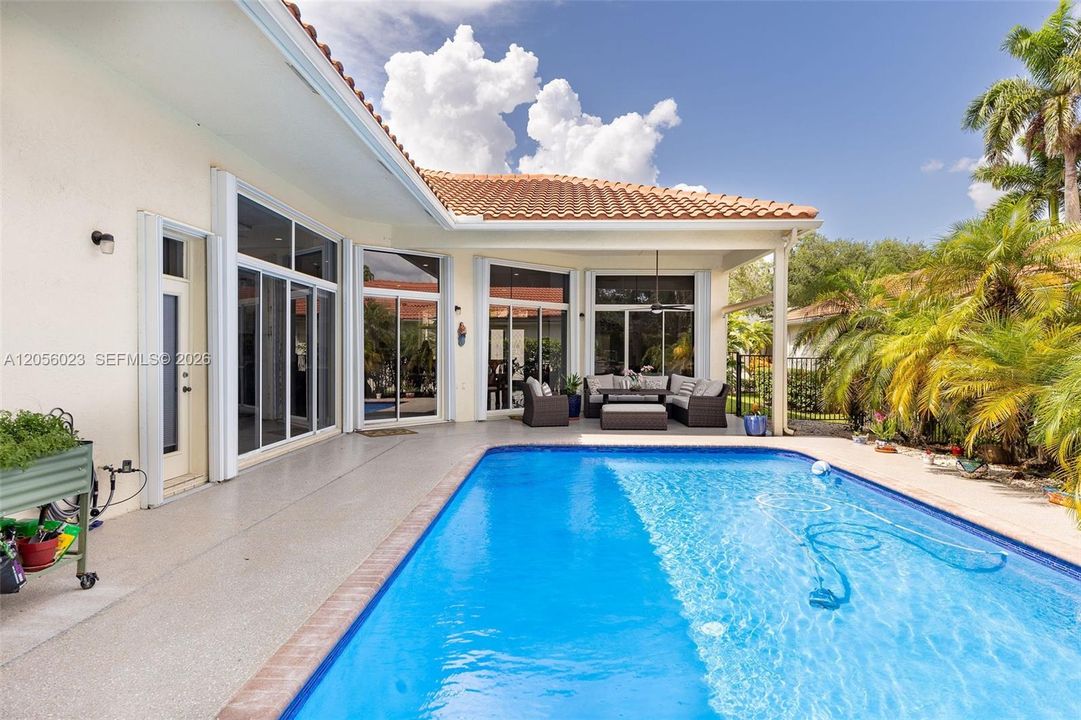 Activo con contrato: $1,320,000 (5 camas, 4 baños, 3060 Pies cuadrados)
