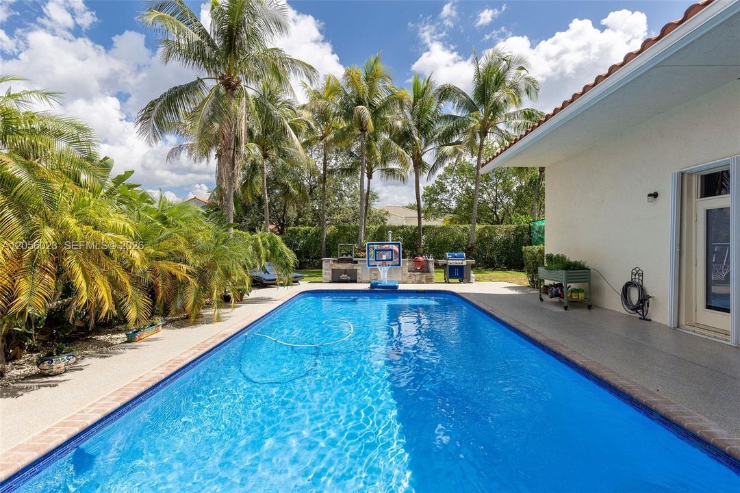 Activo con contrato: $1,320,000 (5 camas, 4 baños, 3060 Pies cuadrados)