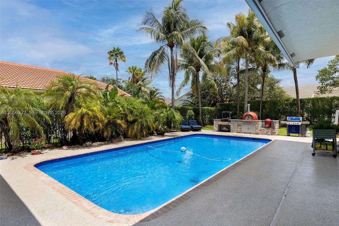 Activo con contrato: $1,320,000 (5 camas, 4 baños, 3060 Pies cuadrados)